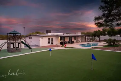 Image de Beautiful Desert Oasis w/Pool, Spa, Putting Green, Pickleball and Game Room!