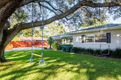 Image de Luxe game room & Heated pool home minutes from beaches