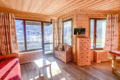 Image de À 50m des pistes de ski, 3ème étage, balcon, télévision, casier à ski, 29m², Tignes