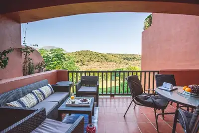 Image de Maison de vacances \"Superbe maison de ville avec vue sur la mer\", piscine partagée et Wi-Fi