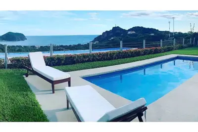 Image de Amazing Hilltop Beach House - Ocean & Mountain Views!
