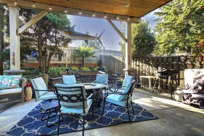 Image de Close to Downtown*Luxe-Beautiful Shower-Pets!