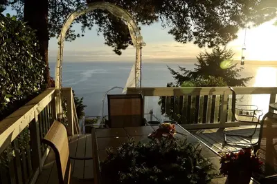 Image de Waterfront Property with Mount Baker and Cascade View