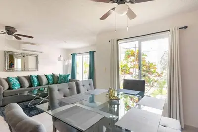 Image de 4br\/Rooftop Bar\/Pool\/3 min to beach\/Ferry!