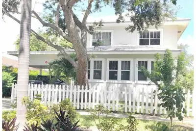 Image de 10 Minutes to the Beach & Airport • Large Pool