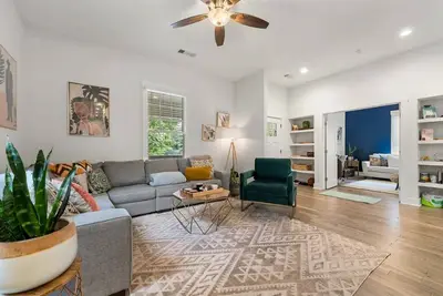Image de Bright Beautiful Home near Westside Beltline!