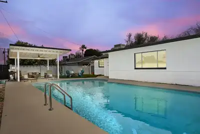 Image de Near Old Town Scottsdale, Tempe and Asu. Amazing pool and yard - 3 br - Sleeps 10