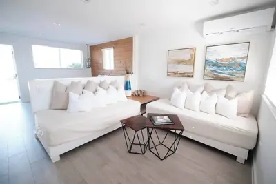 Image de 1. Oceanside Escape with Canal Views in Key Largo