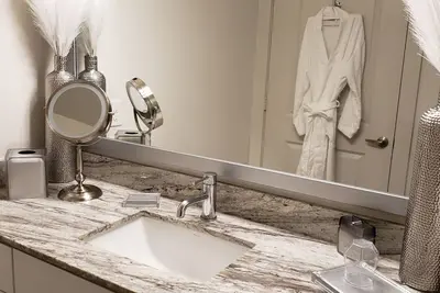 Image de Trendy & chic 1 Bdr apt located in Trinity Groves