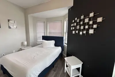 Image de A203 · A-Town’s Finest Modern apt - Free parking
