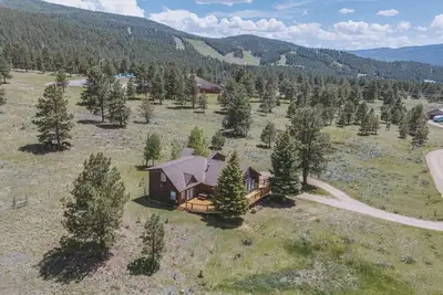 Image de Home with sweeping views of the Moreno Valley and Wheeler Peak