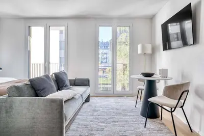 Image de Sunlit Wiedikon 1 Room w/ Storage & W/D, 1 min to Market, by Blueground