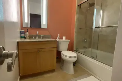 Image de Cozy and Spacious 2 Bedroom Condo