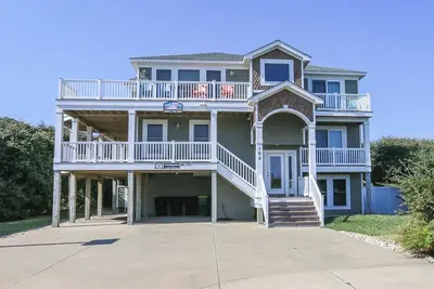Image de 5 Br Semi-Oceanfront Vacation Home w/Private Pool, Dogs Allowed