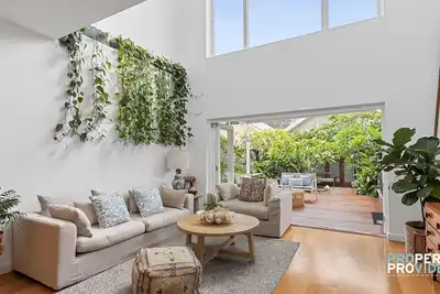 Image de Four Bed Tropical Oasis with Spa in Manly!