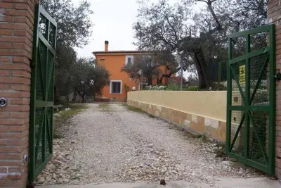 Image de House in the countryside surrounded by olive trees, with garden and terrace