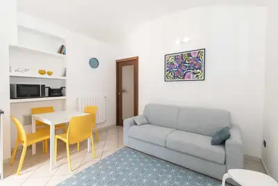 Image de New! Coloured Flowers Apartment x4