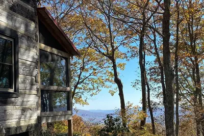 Image de Cabin with views, Med. dog friendly, screened porch, fire table, Wifi, foosball