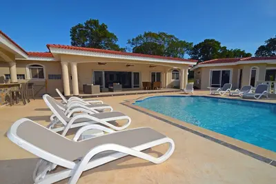 Image de Enjoy a hot winter in a tropical island!