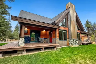 Image de Beautiful 4 Bedroom Cabin. Near Cascade Lake!