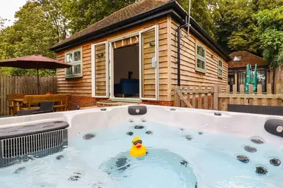 Image de Dreamwood Lodge, pet friendly, with hot tub in Leaves Green