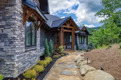 Image de Summit Trails Mansion - Luxury Cabin with Views!