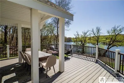 Image de Spectacular 4 season home on Findley Lake Ny