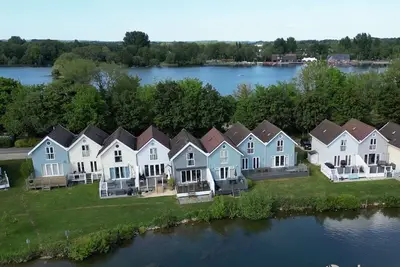Image de Spring Lake 19, The Lake House