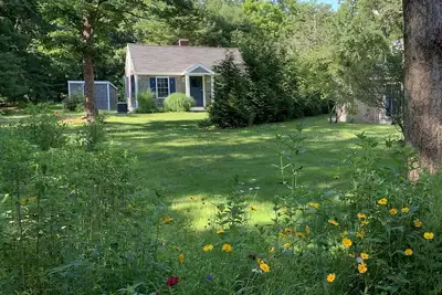 Image de 2023 Newly Renovated Coastal Green Hill Cottage- Minutes to 6 beautiful beaches!