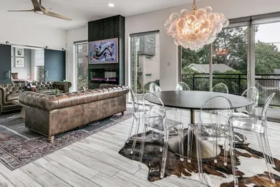 Image de Luxe Condo directly above Bishop Arts