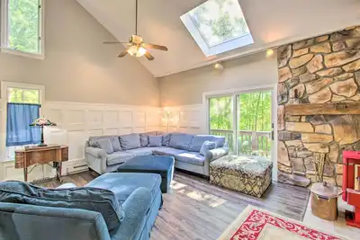 Image de Peaceful New Market Cabin w/ Deck & Fire Pit!
