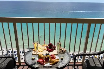 Image de Pelican Beach Top Floor Beachfront with Ocean View