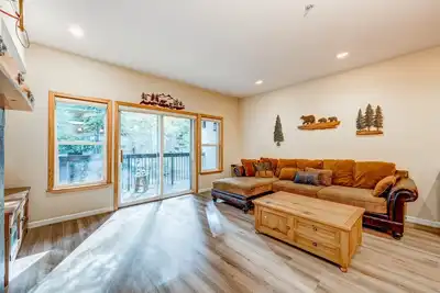 Image de Olympic Valley condo with pool, hot tub, tennis, fireplace, & private balcony