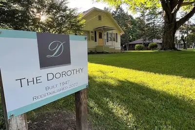 Image de Wooded, Ravine Lot near Beach, Hiking & Shopping