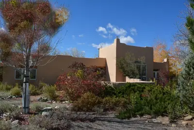 Image de Centrally Located 3 Br/3 Bath Adobe Home in Taos Mesa Nm