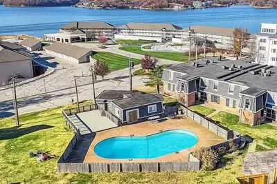 Image de Heart of Osage Beach w the Best view of the lake down the main channel 4 miles