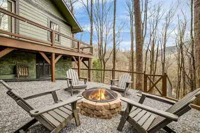 Image de Lovely, one-story cabin in a serene mountain country club - golf, fish, and ski