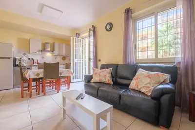 Image de Maison de vacances \"Casa a 100 mt Dal Mare\" avec balcon privé, Wi-Fi et A\/C