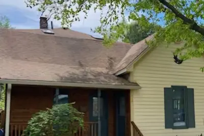 Image de Charming bungalow right downtown with 4 bedrooms and loft