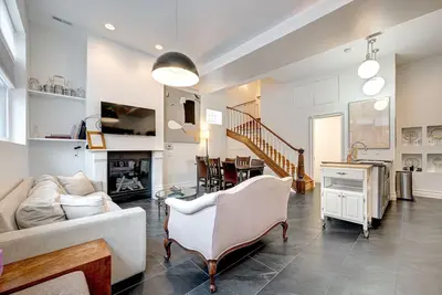 Image de Spacious Luxury Townhouse - Old Town by AllSet Turnover