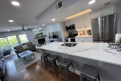 Image de Fully remodeled large townhome minutes from Indian Rocks Beach!