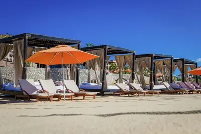 Image de Luxurious Award Winning 5 Star Jr. Ocean View; 2 Min. to Beach! !