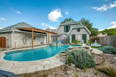 Image de Spacious 5br Retreat w/ Pool, Hot Tub, Game Room & Pool Table - Sleeps 14