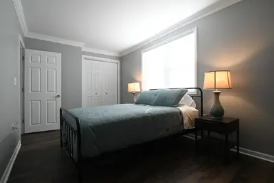 Image de Beautiful Remodeled House, 3 Blocks from Dt+Lake! Pet Friendly