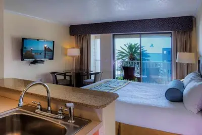 Image de Pool View Balcony! Unit w/ Kitchen! Pool, Parking, Near Henry B. Plant Museum!