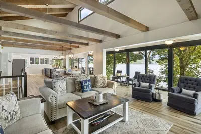Image de The Point of View! - Private Dock and Bar!