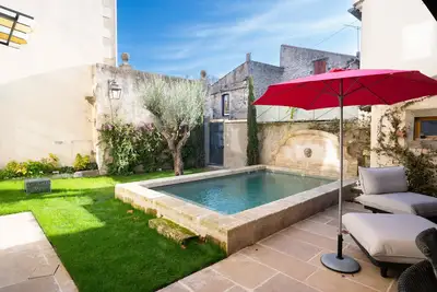 Image de Luxueuse Bastide en centre-ville de St Remy, au calme, piscine chauffée