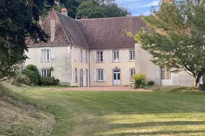 Image de Magnifique château du 18ème siècle avec piscine et parc, idéal pour se retrouver