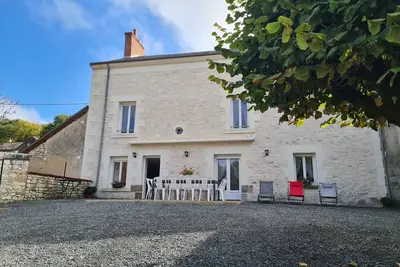 Image de Gîte spacieux près du zoo de Beauval avec cour privative, terrasse, et équipements complets