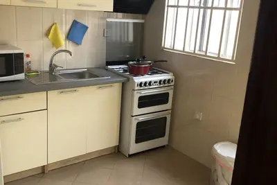 Image de Beautifully furnished new home that is strategically placed.